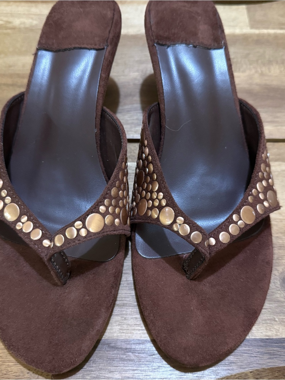 Brand new, gold studded suede kitten heel size 38